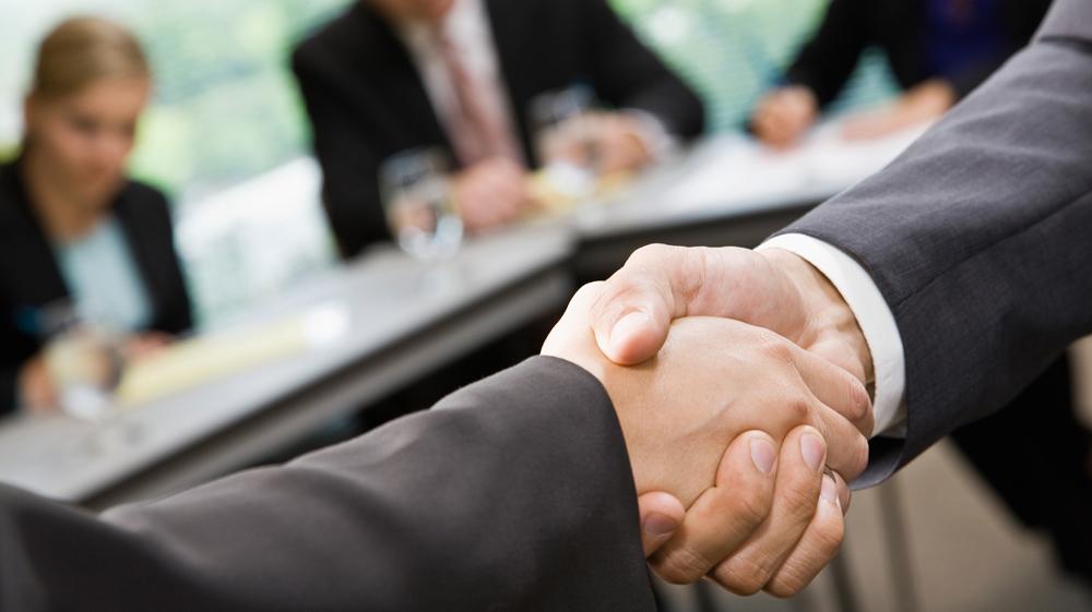 رقمی میان عدد مورد نظر خودتان و ععدی که کارفرما می‌تواند برای حقوق پرداخت کند پیدا کنید